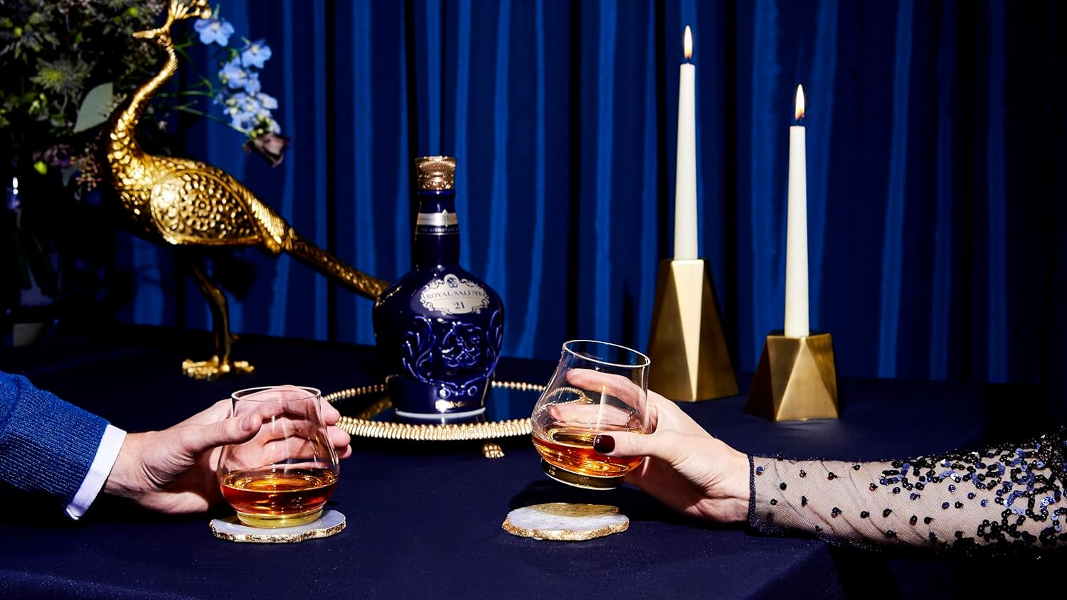 Чивас Ригал Роял Салют 21 год Купажированный Шотландский Виски в подарочной упаковке 0.7 л